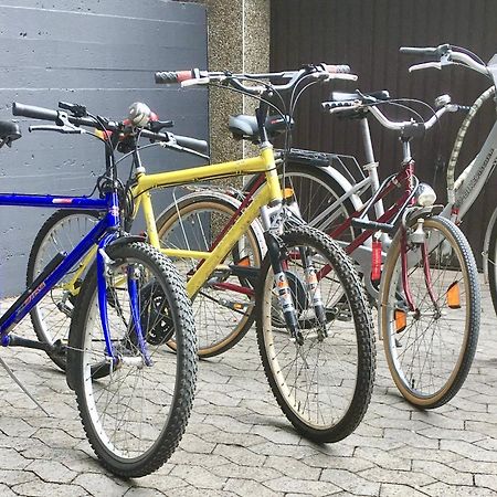 Living At Saarpartments -Adults Only- 2 Bedroom, Netflix - Business & Holiday Apartments For Long- And Short Term Stay, 3 Min To Train Station, Secure E-Bike Parking! Saarbrucken Bagian luar foto