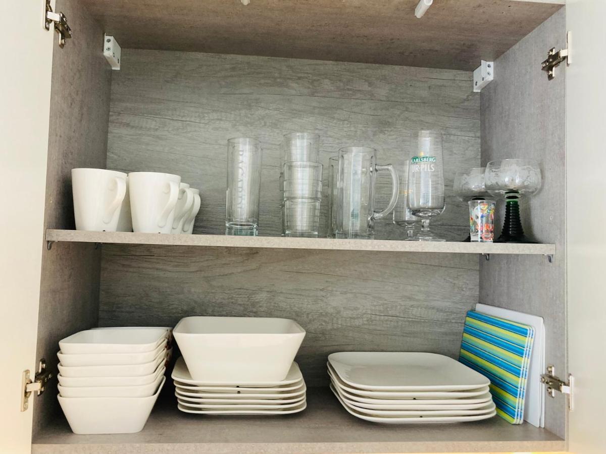 Living At Saarpartments -Adults Only- 2 Bedroom, Netflix - Business & Holiday Apartments For Long- And Short Term Stay, 3 Min To Train Station, Secure E-Bike Parking! Saarbrucken Bagian luar foto