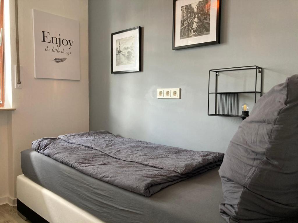 Living At Saarpartments -Adults Only- 2 Bedroom, Netflix - Business & Holiday Apartments For Long- And Short Term Stay, 3 Min To Train Station, Secure E-Bike Parking! Saarbrucken Bagian luar foto