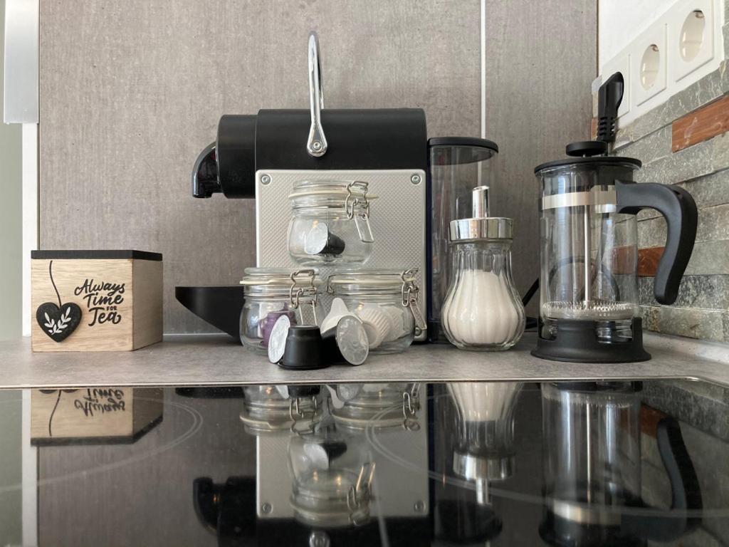 Living At Saarpartments -Adults Only- 2 Bedroom, Netflix - Business & Holiday Apartments For Long- And Short Term Stay, 3 Min To Train Station, Secure E-Bike Parking! Saarbrucken Bagian luar foto