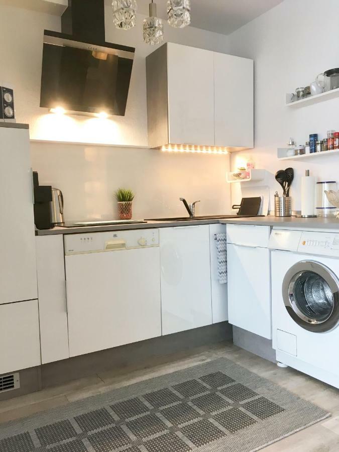 Living At Saarpartments -Adults Only- 2 Bedroom, Netflix - Business & Holiday Apartments For Long- And Short Term Stay, 3 Min To Train Station, Secure E-Bike Parking! Saarbrucken Bagian luar foto